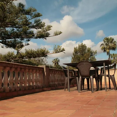 Liebevoll Eingerichtetes Ueber Zwei Etagen Mit Einem Gemuetlichen Garten Mit Veranda Und Aussenkueche Palma de Mallorca
