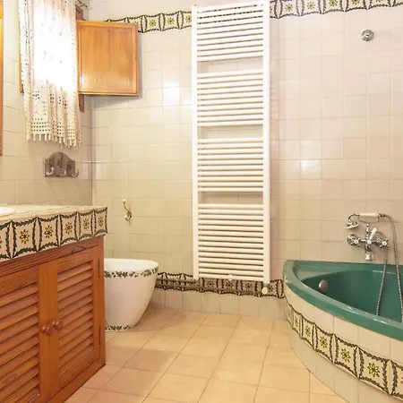 Holiday home Liebevoll Eingerichtetes Ueber Zwei Etagen Mit Einem Gemuetlichen Garten Mit Veranda Und Aussenkueche *